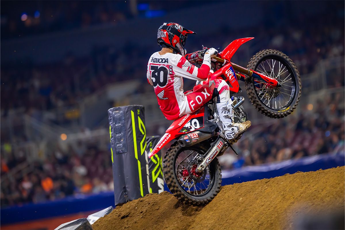 Shimoda overcomes fever to lead 250SMX points | MotoOnline.com