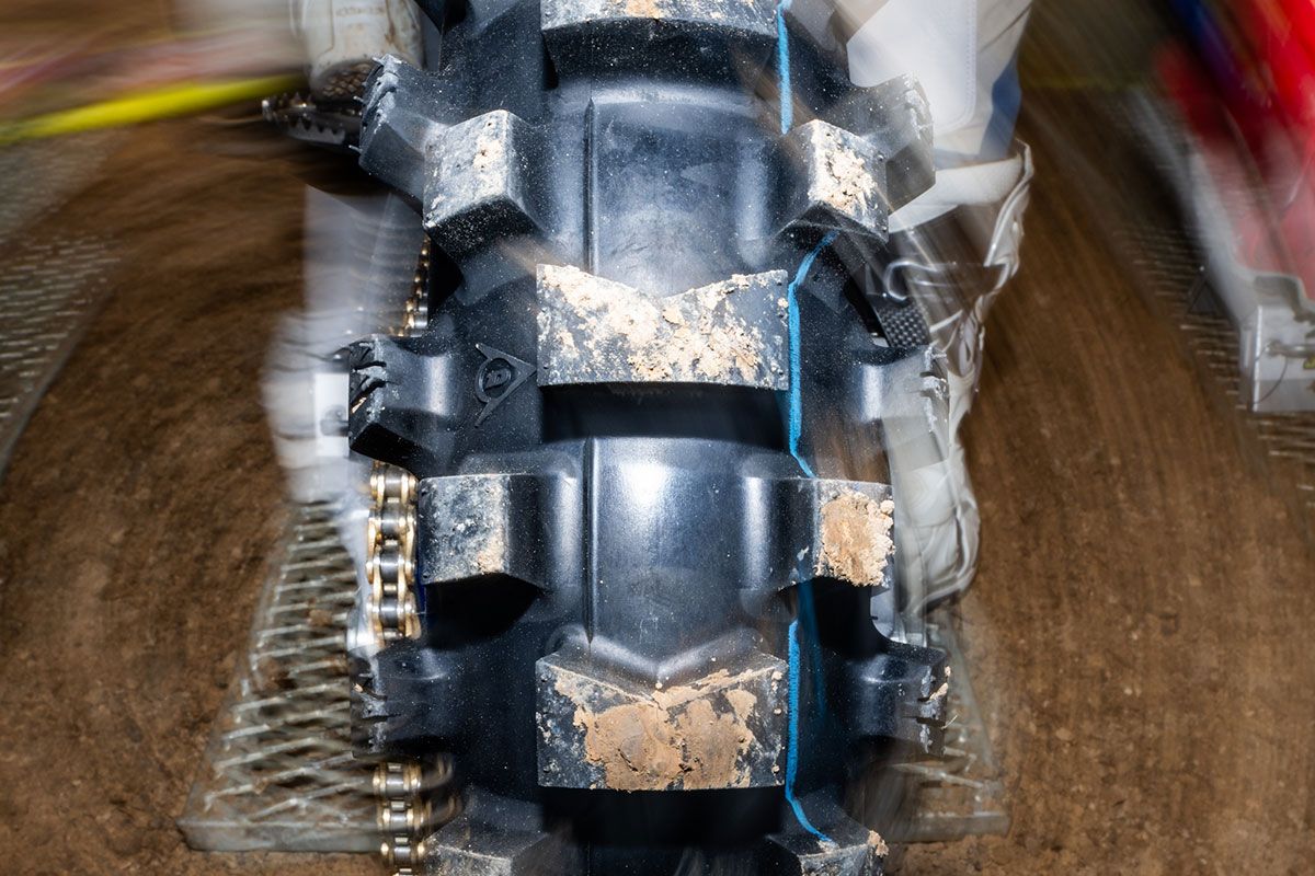 Detailed: Dunlop Geomax AT82 tyres