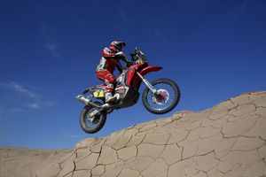Gonçalves scores stage seven win as Dakar resumes