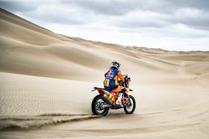 Podium the target for injured Dakar leader Price