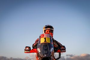 Price faced with road book malfunction in opening Dakar stage