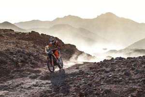 Sunderland leads Dakar Rally as Branch wins stage two