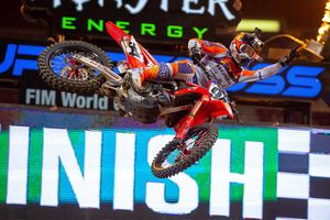 Roczen dominates in St. Louis scoring first 450SX victory in three years