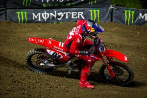 Roczen moves into AMA Supercross points lead at Anaheim 2