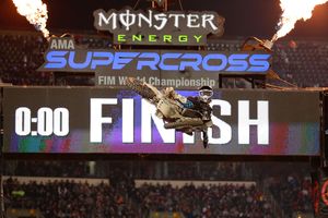 Oakland victory of Ferrandis earns 250SX West red plate