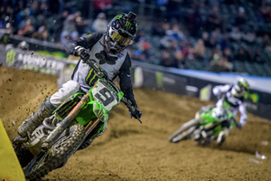 Tomac dominates the competition in Oakland