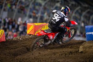Roczen battles to second-place finish at 50th Daytona Supercross