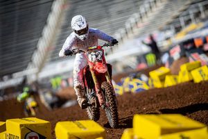 Sexton leads 250 East points, 250 West resumes for Geico Honda