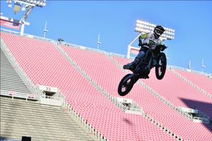 Tomac fights through the pack to finish third at SLC 4