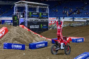 MotoNow: Roczen takes control and drama hits Indy 2