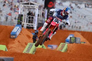 Roczen not reliant on team tactics in bid to catch Webb