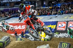 Sexton to undergo concussion protocol before Dallas