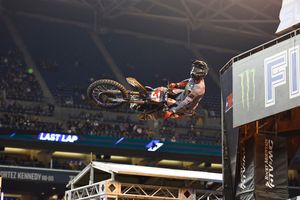 Dominant Tomac marches to Seattle victory