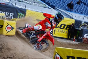 Sexton and Lawrence top qualifying at Denver