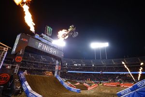 Tomac grows points lead with Oakland triumph