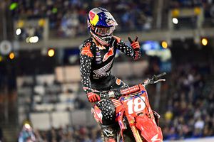 Runaway 250SX West leader Lawrence extends in Oakland