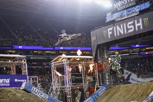 Tomac ties Stewart all-time with 50th win in Seattle