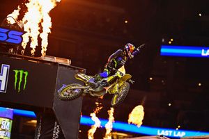 Roczen returns Suzuki to top step in Indianapolis