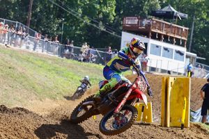 Lawrence fends off Cooper challenge for Budds Creek 250MX overall