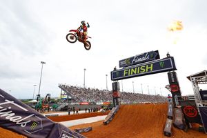 Sexton sweeps 450SMX motos in Charlotte for decisive overall