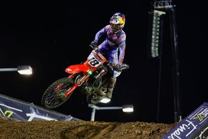 Lawrence maximizes Chicago SMX with unique second-moto move
