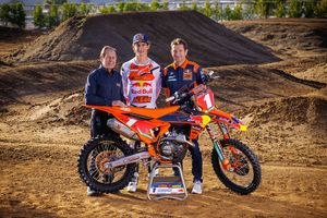 New signing Sexton welcomed to KTM by De Coster