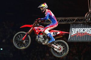 Lawrence dominant to be crowned in Paris Supercross