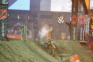 Defending 450SX champion Sexton wins wet San Francisco