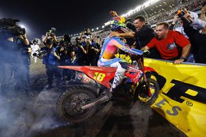 Lawrence extends points lead with Daytona Supercross win