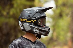 Detailed: 2024.5 Fly Racing Kinetic helmet