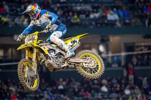 The reason Ken Roczen enters Glendale with the red plate