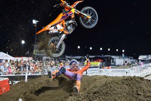 Weak shoulder, mild concussion for Sexton in SMX impact