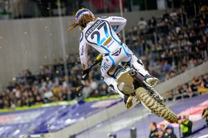 Top 10 in San Diego defies the odds for injured Stewart