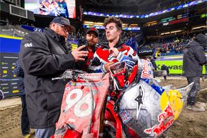 Red plate-holder Lawrence details Roczen contact