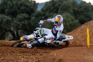 MXGP debut delayed for de Wolf with thumb injury