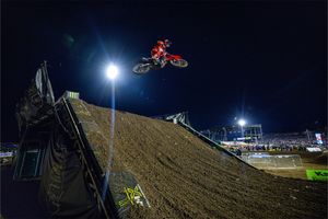 SMX Final demanding on Lawrence wrist injuries