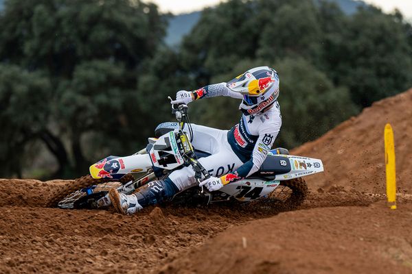 MXGP debut delayed for de Wolf with thumb injury